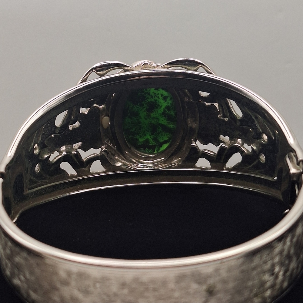 💚Whiting & Davis Silver-Tone Green Foiled Glass Hinged Bracelet *repair* - Picture 9 of 11